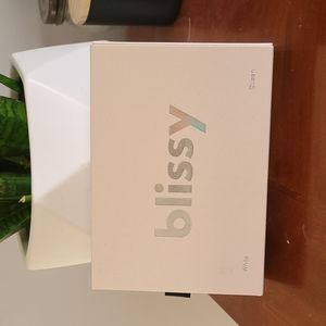 *NIB* Blissy white silk queen pillowcase